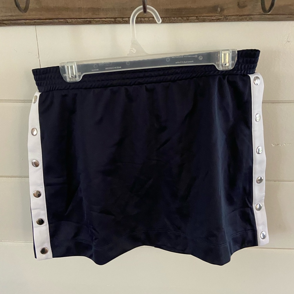 Sporty mini skirt!